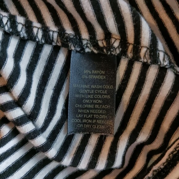 White House Black Market Ruffled Striped Scoop Neck Tank Size M - Picture 4 of 4